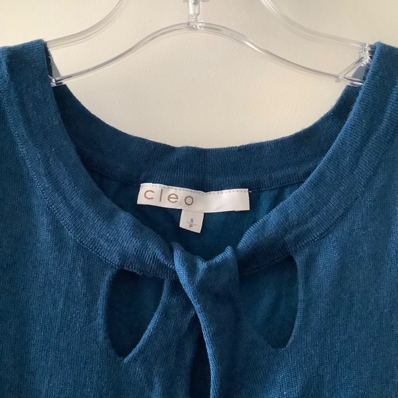 Cleo sleeveless midi dress with a textured pattern. - Picture 4 of 5